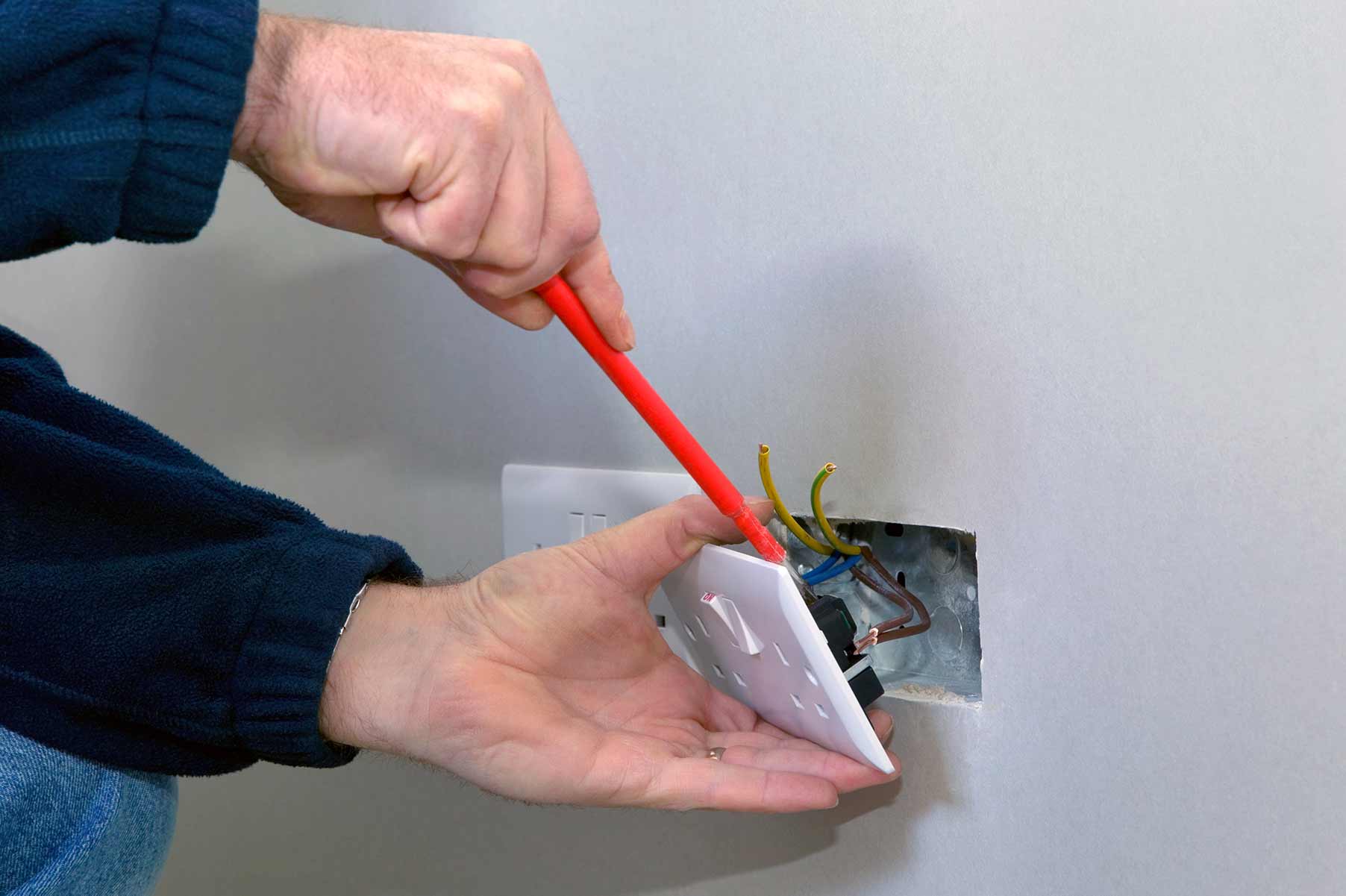Our electricians can install plug sockets for domestic and commercial proeprties in Poole and the local area. 